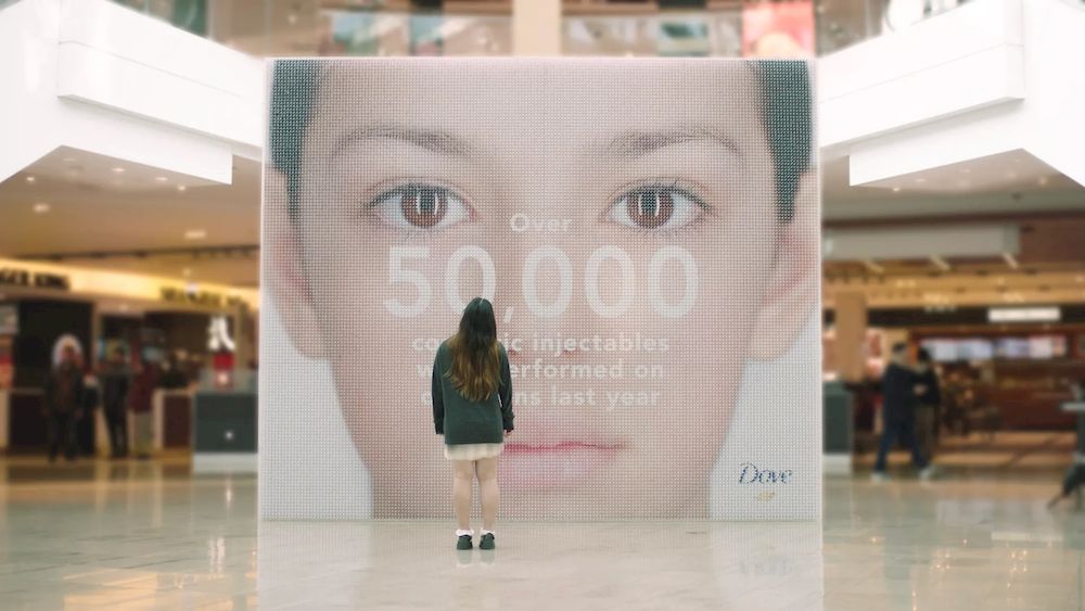 “Injectable Billboard”: biển quảng cáo cắm hàng ngàn chiếc bơm kim tiêm của Dove lên án những tiêu chuẩn làm đẹp độc hại