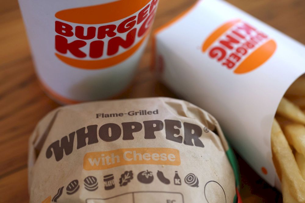 Chiến dịch OOH "All about the Whopper" của Burger King sử dụng kết quả khảo sát thực tế từ khách hàng