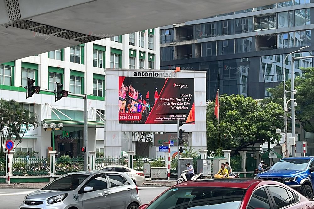 Màn hình LED quảng cáo ngoài trời tại 216 Trần Duy Hưng, Hà Nội