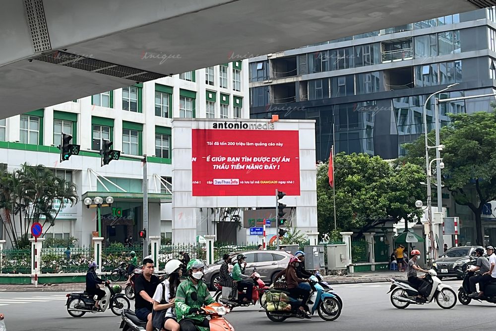 Màn hình LED quảng cáo ngoài trời tại 216 Trần Duy Hưng, Hà Nội