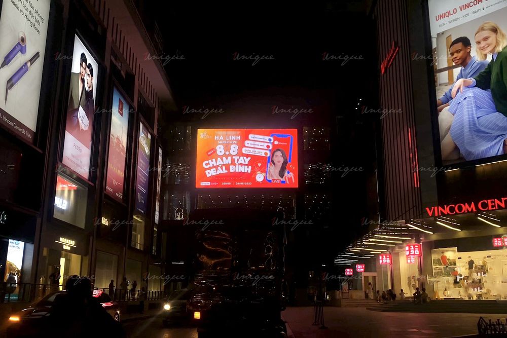 Shopee Superlive 8.8 xuất hiện trên màn hình LED quảng cáo ngoài trời Vincom Bà Triệu và LED Building TNR