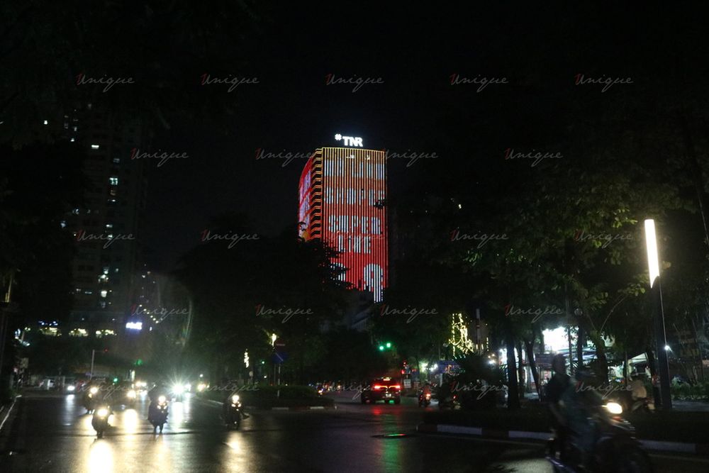 Shopee Superlive 8.8 xuất hiện trên màn hình LED quảng cáo ngoài trời Vincom Bà Triệu và LED Building TNR
