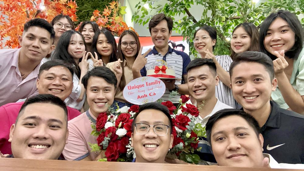 Unique Family chúc mừng sinh nhật Anh Cả Phạm Ngọc Linh