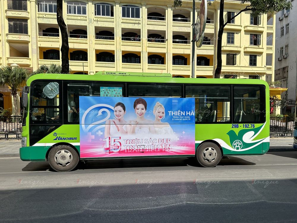 Viện Thẩm mỹ Thiên Hà quảng cáo trên xe bus Hà Nội