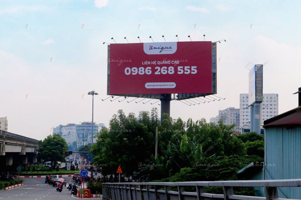 Billboard quảng cáo trụ 3 mặt tại nút giao Cầu vượt - Vòng xoay Bình Lợi