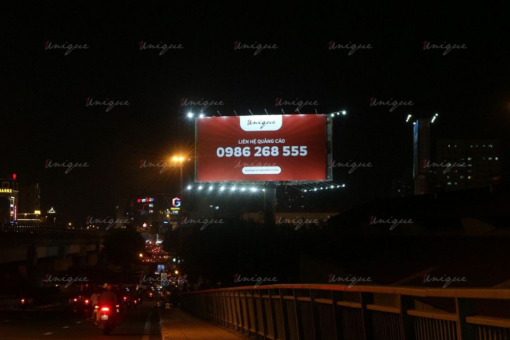 Billboard quảng cáo trụ 3 mặt tại nút giao Cầu vượt - Vòng xoay Bình Lợi