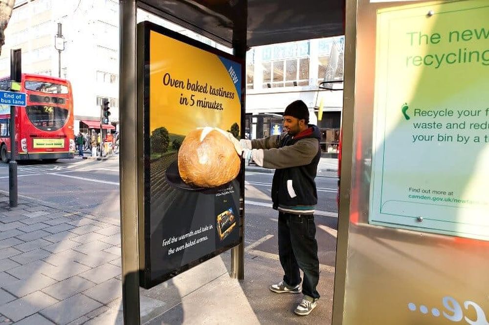 Khoai tây nướng McCain quảng cáo nhà chờ xe bus sáng tạo
